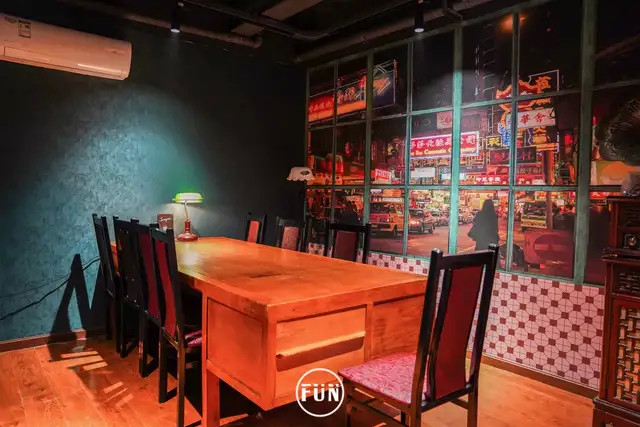 18个主题房间的剧本杀店还可以喝酒观影打麻将