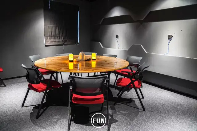 18个主题房间的剧本杀店,还可以喝酒观影打麻将