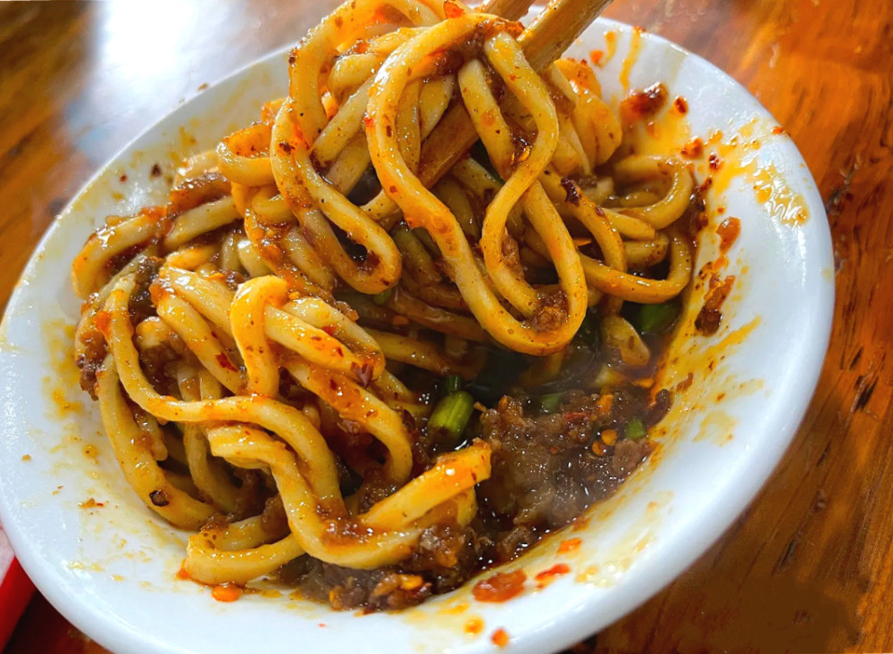 80年代老味道成都牛王庙的三大面之一经典的脆哨面太安逸