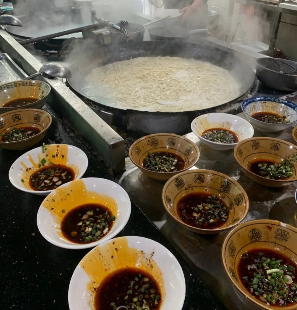 80年代老味道成都牛王庙的三大面之一经典的脆哨面太安逸
