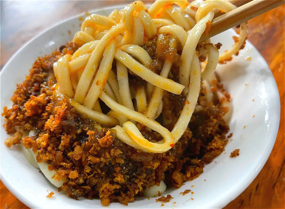 80年代老味道成都牛王庙的三大面之一经典的脆哨面太安逸