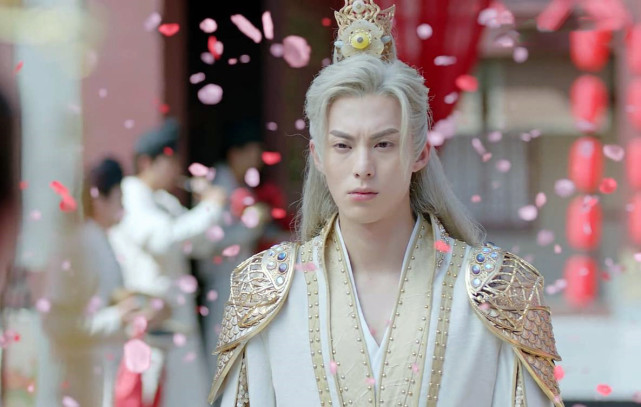 遇龙龙王尉迟龙炎为爱拔逆鳞依旧不能和流萤一起四世虐恋