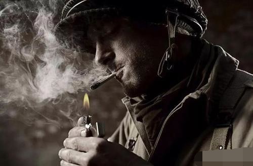 为什么老兵都会抽烟在战场上香烟对士兵到底有什么作用