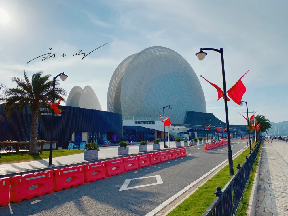 实拍"珠海大剧院",珠海最著名地标之一,游客:就像两个大扇贝