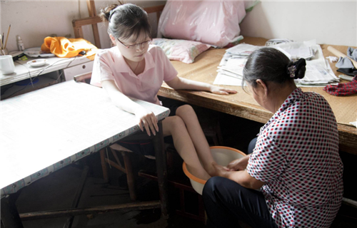 渐冻症女孩苦练绘画30年,一张仕女图惊艳无数人,专家:没有灵魂