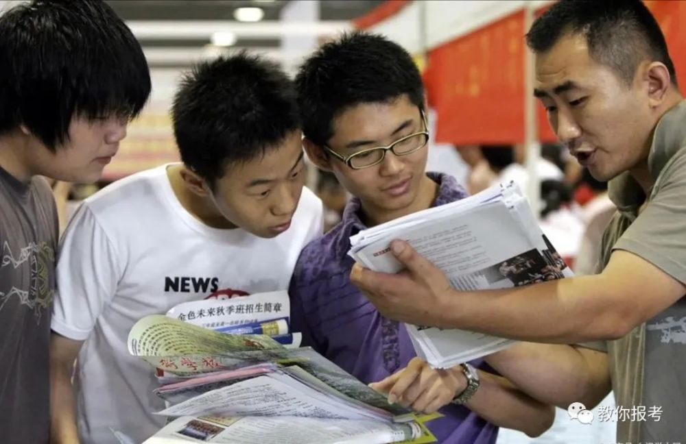 笔者认为高中生学习成绩中等的原因有以下3种:这里我还是要拜托家长们