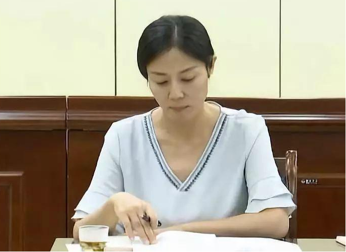 甘肃女副市长落马,曾是大学校花,与40多位上司有染