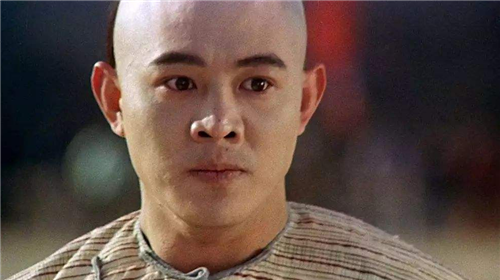 方世玉一身铜皮铁骨,为何却被师太一脚踢死?你看踢的部位在哪?