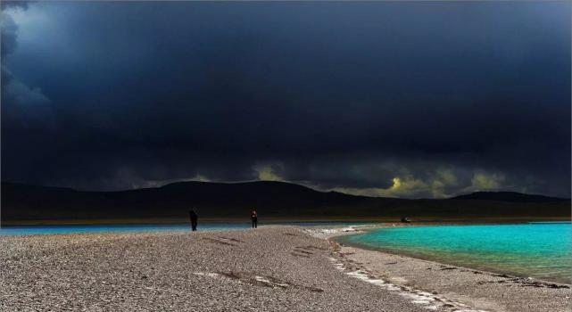 通往地狱的西藏鬼湖周边寸草不生湖岸堆堆白骨牧民避之不及