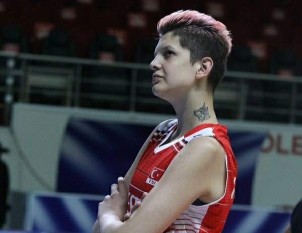 反观土耳其女排,虽然球队中也有泽赫拉,卡拉库尔特等潜力选手,但是