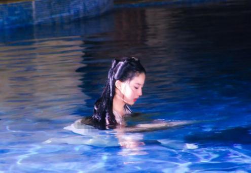 刘亦菲水下戏照片全身湿透生图曝光网友清水出芙蓉