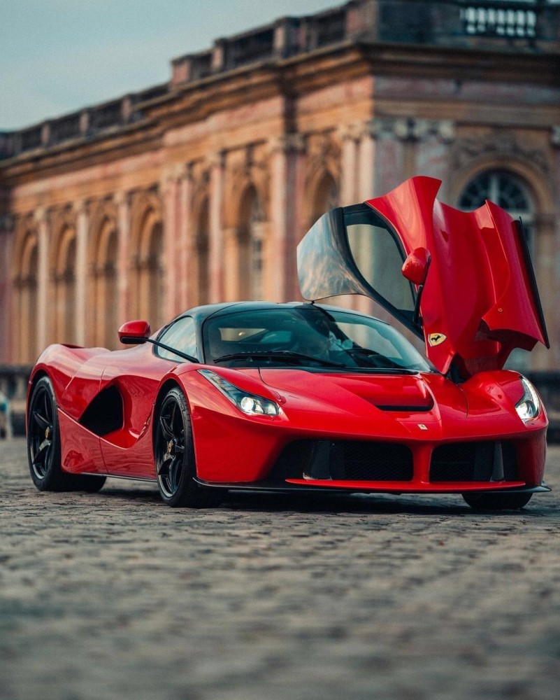 旗舰级超级跑车法拉利laferrari