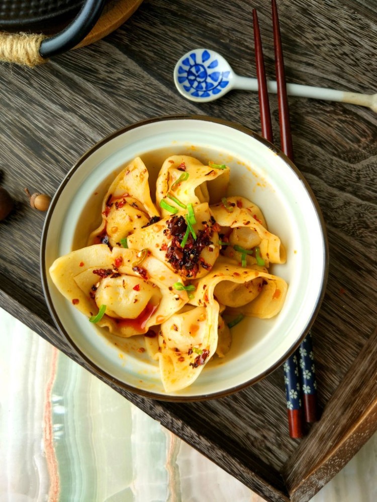 解锁馄饨的新吃法,油泼辣子拌一拌,鲜美又好吃