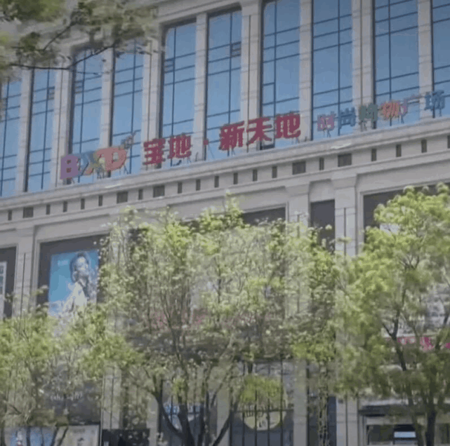 实拍锦州最可惜的商场整整七层如今一片荒凉