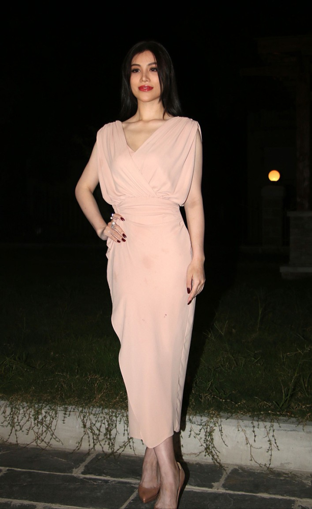 刘翔前妻"沙漏型"身材好撩人,穿浅色好显白,身材比例让人羡慕