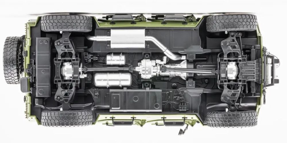 相对来说,三代猛士模型的底盘细节更为丰富,我们还注意到一个细节