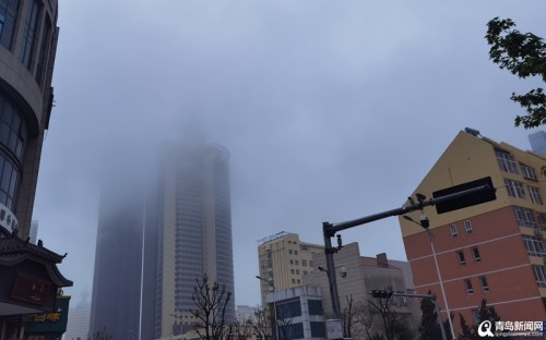 据青岛市气象台12日发布:青岛市区,今天白天,阴有阵雨转多云,局部有雾