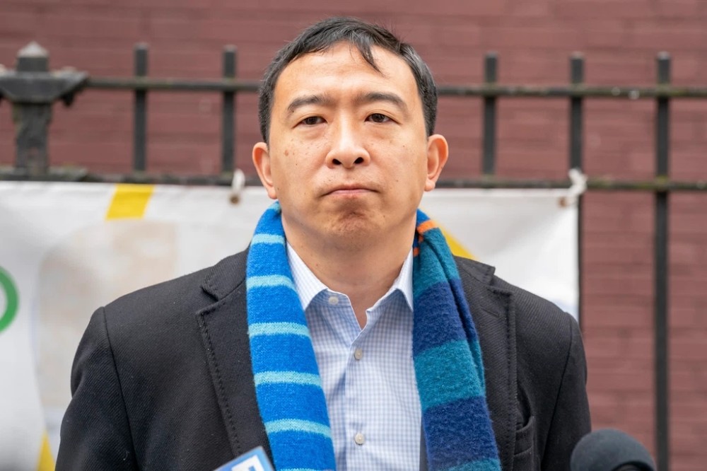 杨安泽发帖支持以色列轰炸巴勒斯坦引发激烈争议