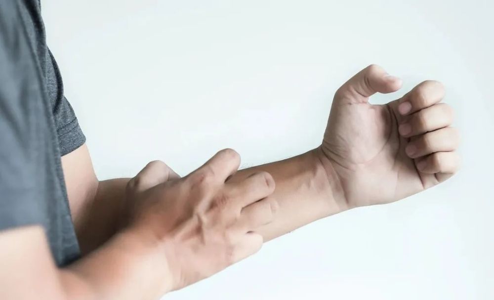 糖尿病患者夏天不仅要注意血糖，皮肤问题同样需警惕，容易出现6种异常_ 