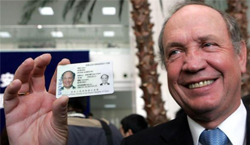 外国人成中国永久居民后身份证上填什么民族答案令人意外