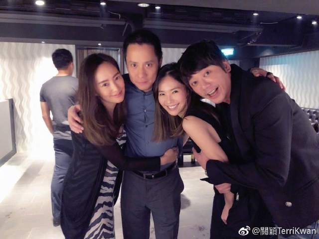 苏见信迎半百生日旧爱甜蜜偎依搭肩颜值不输关颖陈若仪