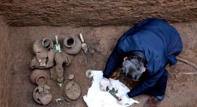 真实的盗墓高手,看不起考古专家,他曾说:洛阳铲上不了台面