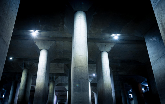 耗资200亿建下水道,宛如"地下神殿",效果如何?_腾讯新闻