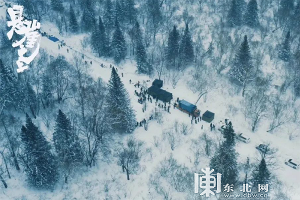 影片《悬崖之上》在雪乡羊草山开机