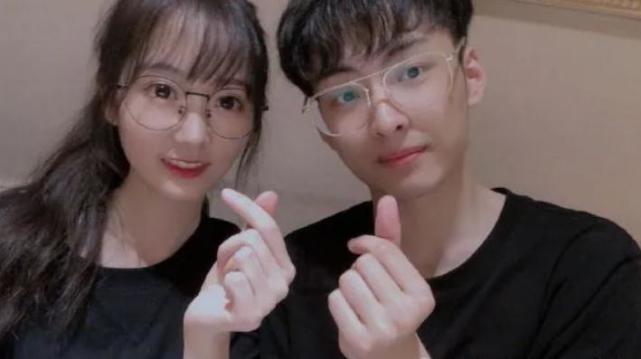 其实自从直播发展以来,这类疯传谣传的不雅视频一直都是女主播挥之不