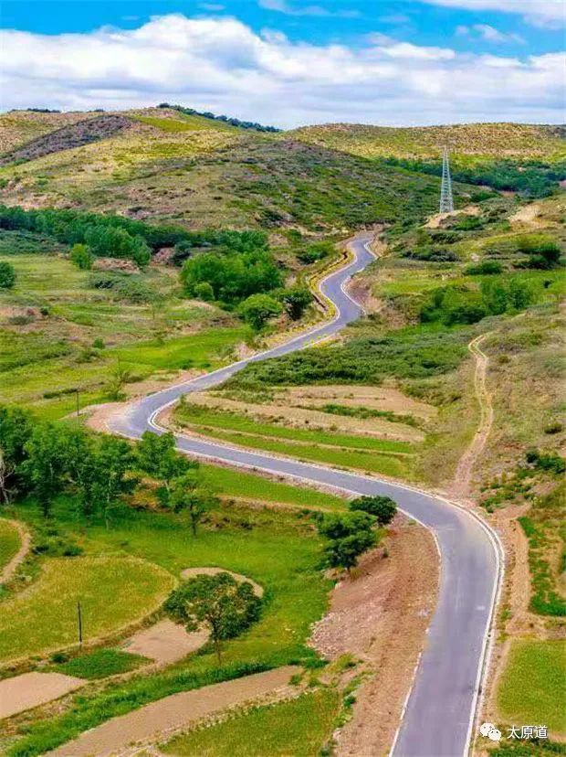 绵延起伏的长城壁垒,记录着岁月变迁也飘荡着万里狼烟;巍峨挺拔的太行