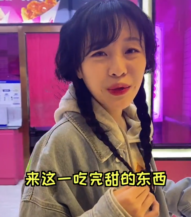 大胃mini术后更作品头戴纱布坚持吃辛辣食物泡泡龙悲剧还在上演