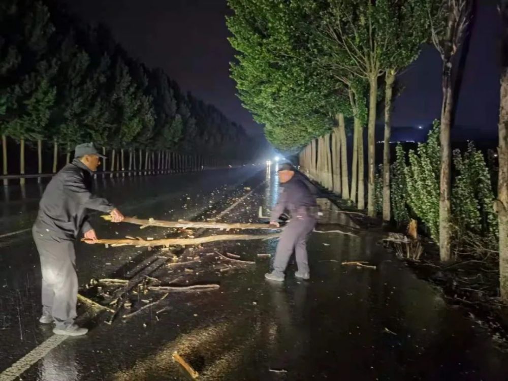 5月6日20时许,苏家屯分局姚千派出所副所长程睿鑫带领辅警在沈本大道