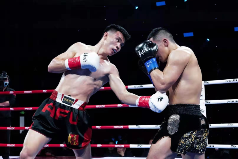 泰拳巨星播求被踢出世界排名,雅桑克莱宣布退役,国内的周志鹏,董文飞