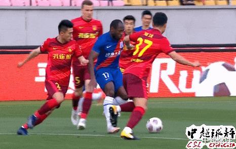 国足 太坏了！“中超恶人”昨晚再现1故意撞人：曾诚2根肋骨断裂！