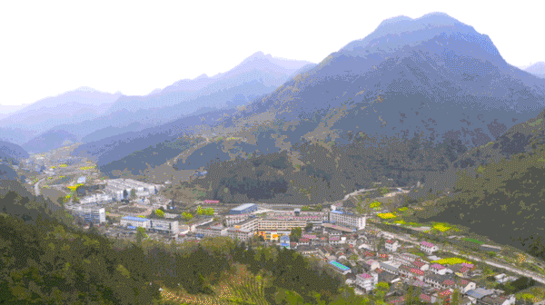 2008年5月12日,无情地震蔓延至300公里外的陕西省略阳县,当地接官亭镇