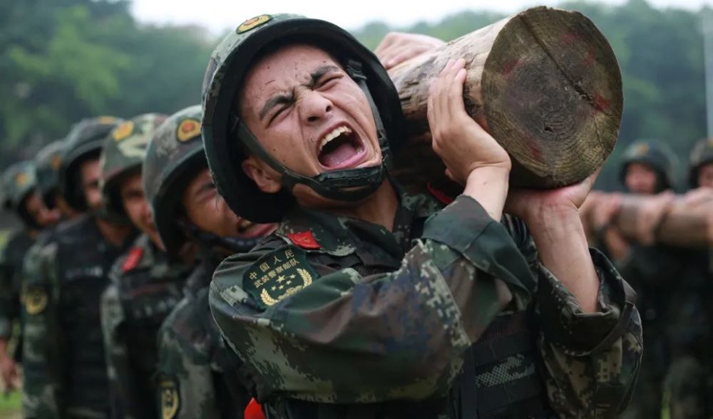 軍人的汗水丨汗透戎裝無干處唯有兵心伴夜行