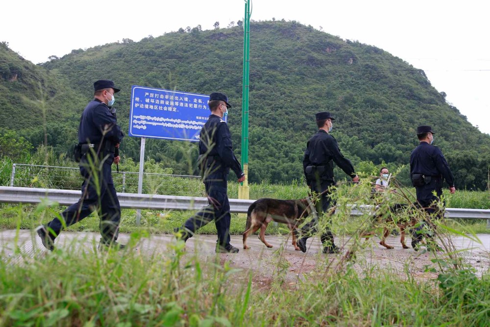 中缅边境隔离网图片