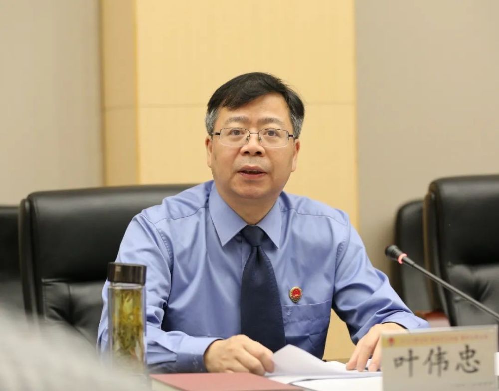 市院党组书记,检察长叶伟忠同志主持会议,通报了"开门搞整顿"征求意见