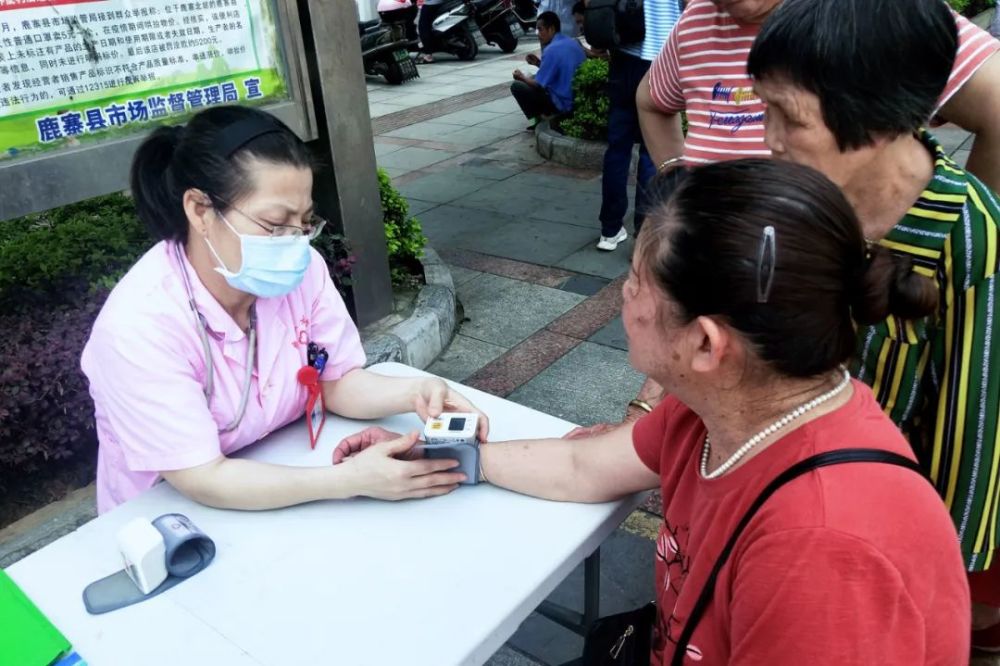 鹿寨县中医医院护士 潘华婕