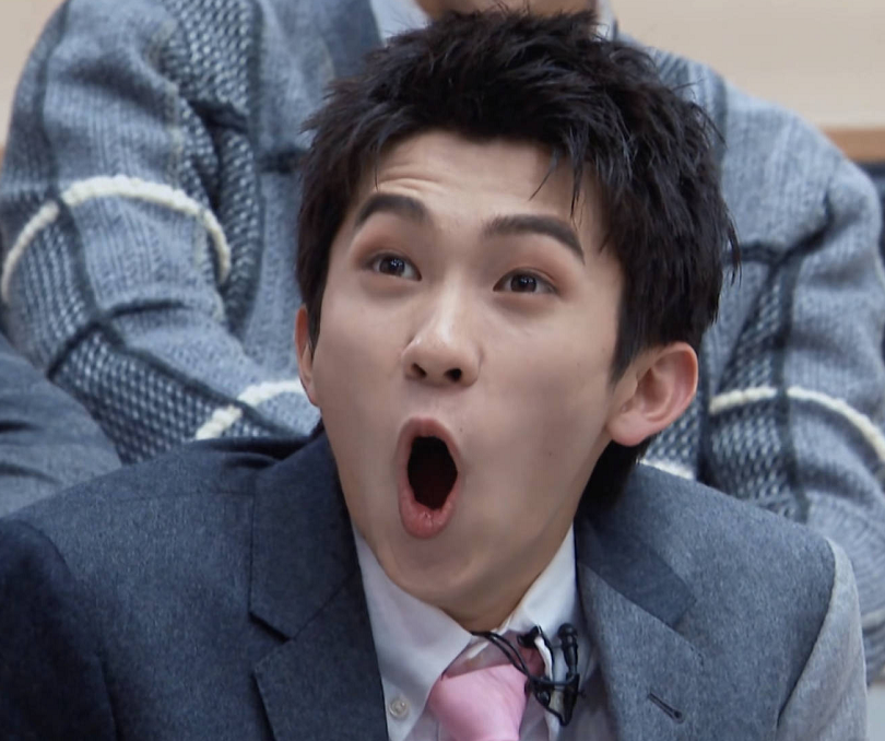 into1林墨再现搞笑操作被指出裤子穿反原因或跟宿舍环境有关