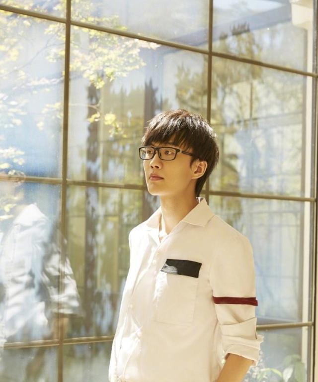 人设崩了?许嵩被曝睡粉,女方晒照片实锤