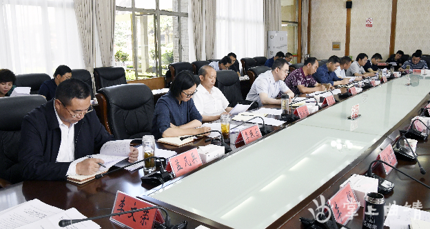 干警自查被查情况汇报,审议《曲靖市政法队伍教育整顿实行"自查从宽