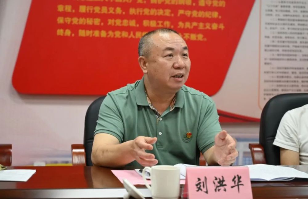 会上,局党组书记,局长钟有亮结合城市管理工作实际,从"高站位部署,多