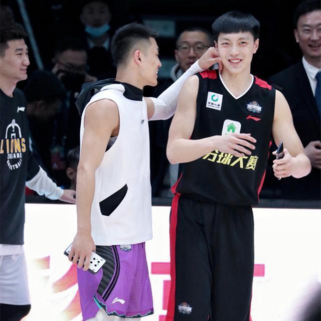 胡明轩到底哪点吸引你?高诗岩:靠俩人的感觉,他没有缺点!