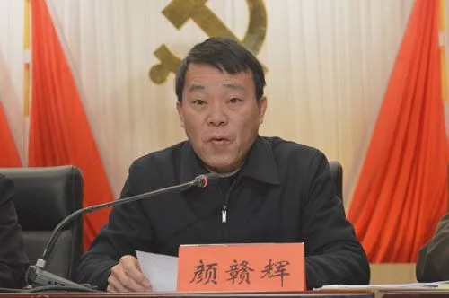 万载县人大常委会党组书记,主任张清华主动投案