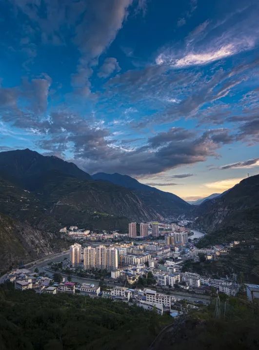 向上向善向着美好奔跑十三年的新汶川