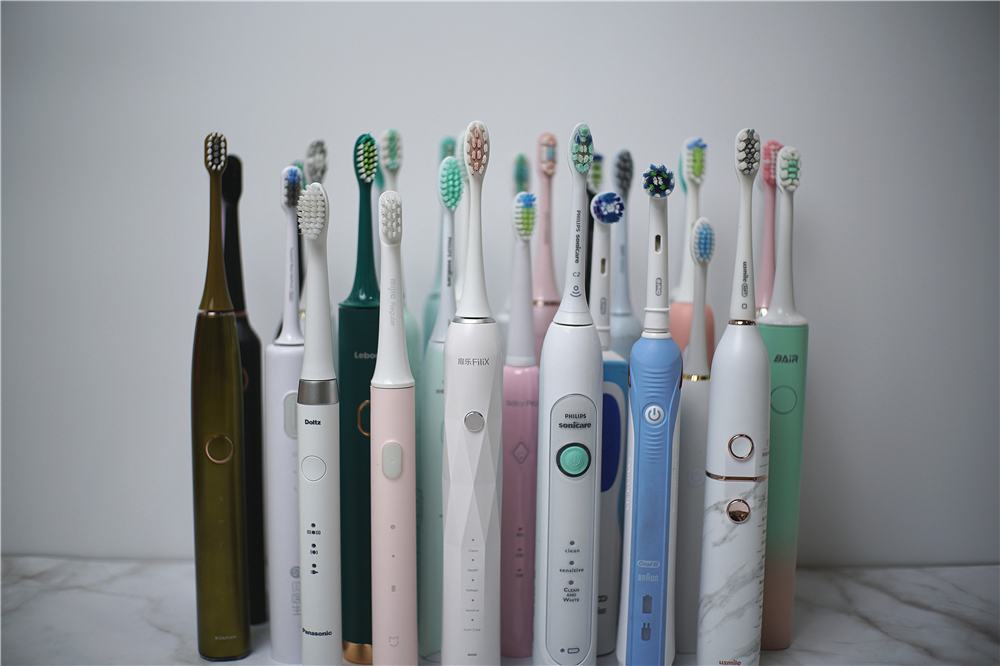 哪个牌子的电动牙刷最好用 罗少评测不伤牙扉乐电动牙刷 腾讯新闻