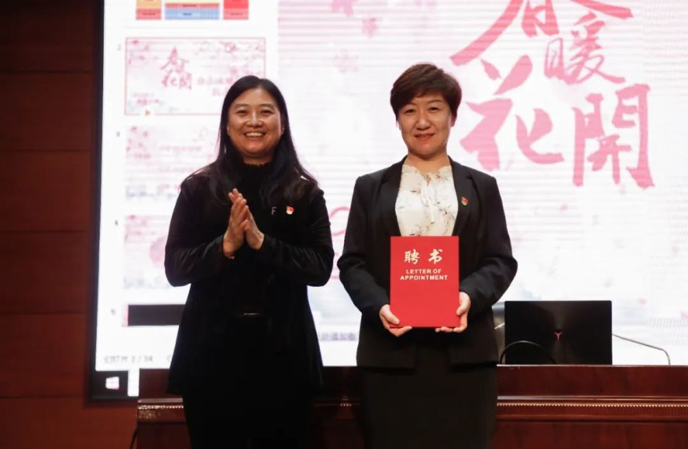 弘扬抗疫精神学习劳模精神抗疫卫士劳动模范袁静老师专题报告会