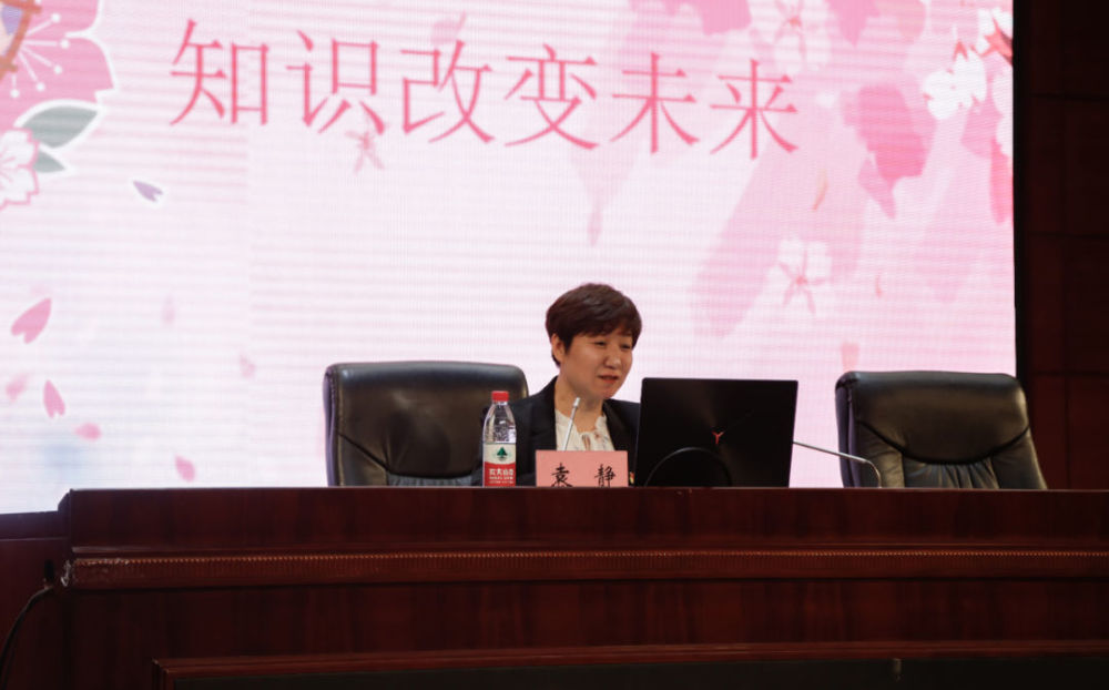 弘扬抗疫精神学习劳模精神抗疫卫士劳动模范袁静老师专题报告会