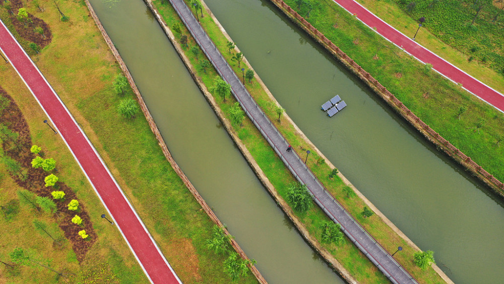 江西吉安:航拍城市水系生态治理修复项目